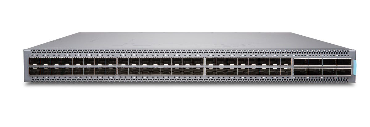 Juniper QFX5120-48Y Switch, Vorderansicht schräg von oben
