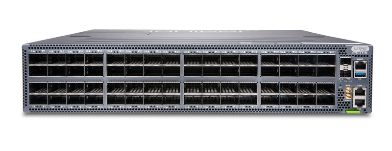 Juniper QFX5240-64OD Switch, Vorderansicht schräg von oben