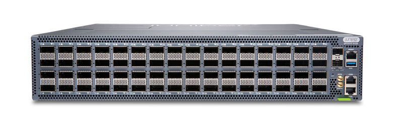 Juniper QFX5240-64QD Switch, Vorderansicht schräg von oben