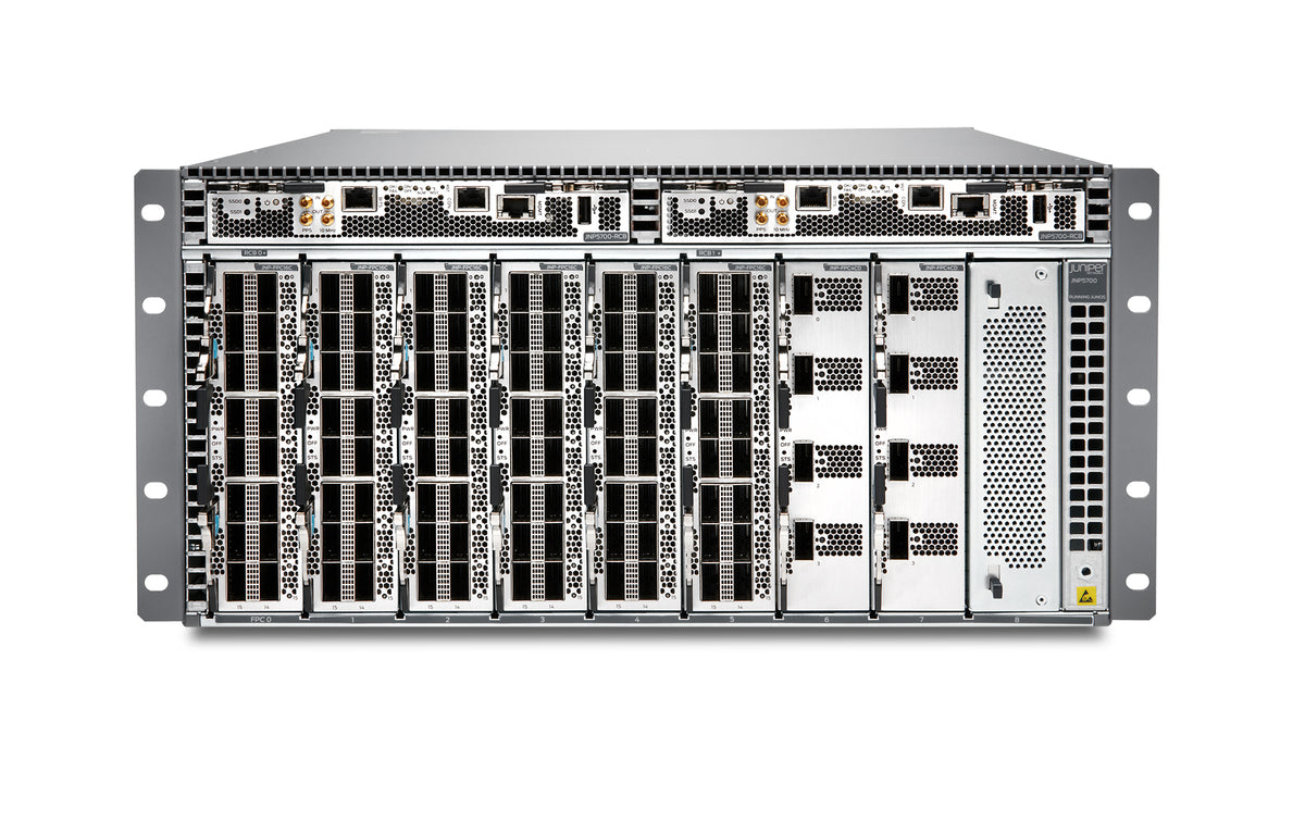 Juniper QFX5700 modularer Switch, Vorderansicht schräg von oben